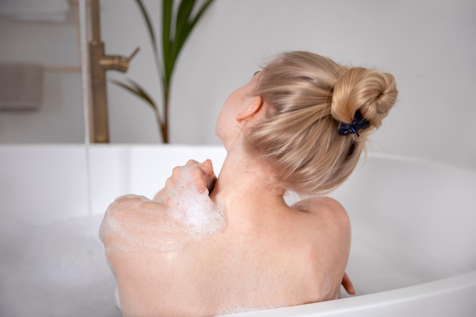 Czy Twoja gąbka do mycia może nasilać objawy AZS?