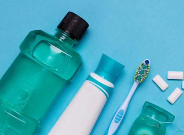 Jakie szczoteczki do zębów najlepiej usuwają płytkę nazębną?