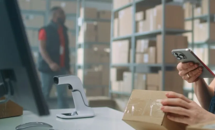 Jak drukarki etykiet mogą pomóc w walce z podróbkami?